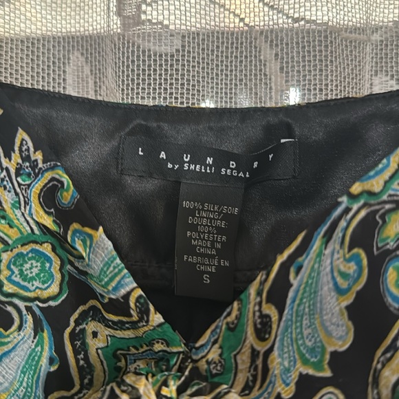 Laundry size Small / silk /new beautiful lightweight summer spaghetti strap tank - Picture 2 of 6